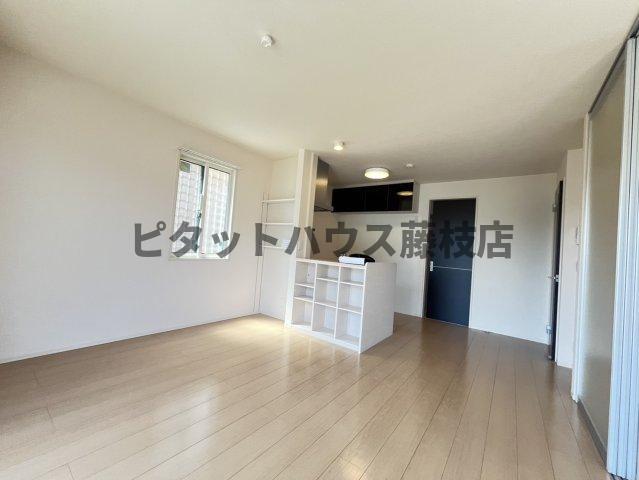 拡大写真：藤枝市高柳 1階102の居間