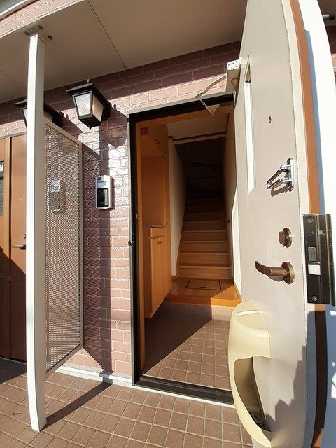 拡大写真:藤枝市横内 2階201の玄関