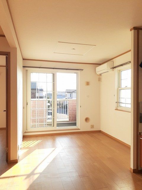拡大写真:藤枝市横内 2階201の居間