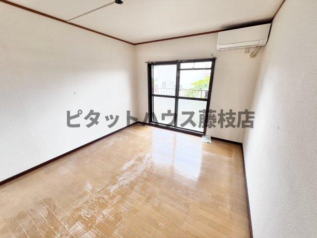 拡大写真:焼津市西小川2丁目 1階102の居間