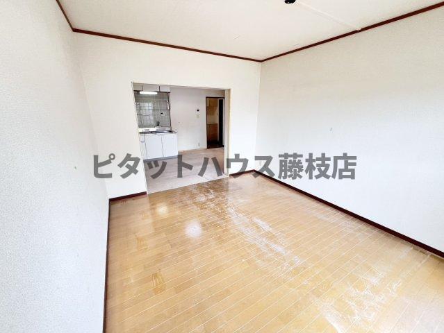 拡大写真:焼津市西小川2丁目 1階102の居間