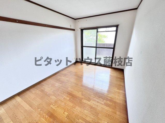 拡大写真:焼津市西小川2丁目 1階102の洋室