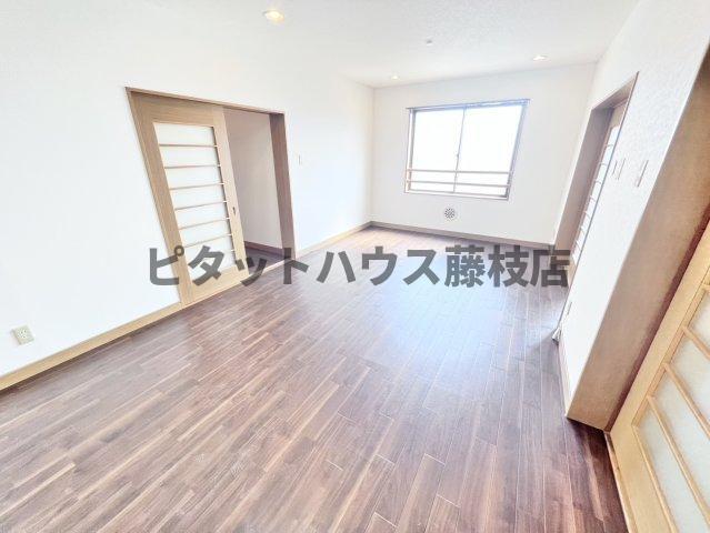 拡大写真:焼津市駅北1丁目 2階201の居間