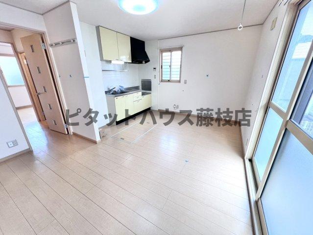 拡大写真:藤枝市高岡2丁目 1階101の居間