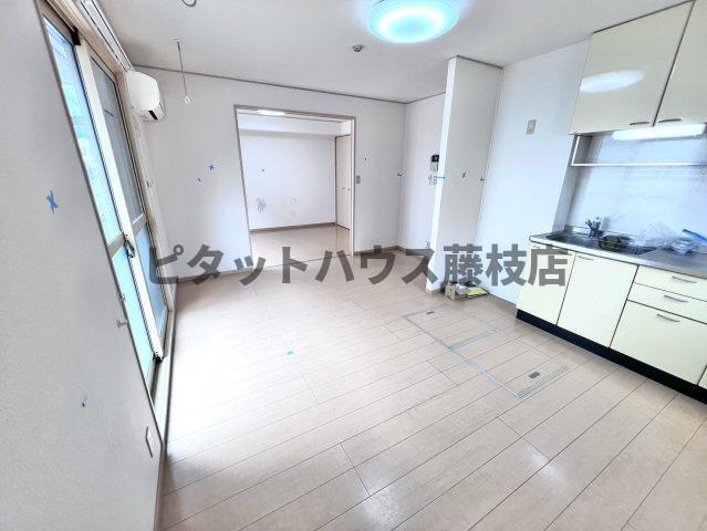 拡大写真:藤枝市高岡2丁目 1階101の居間