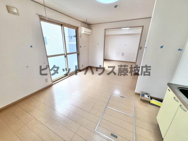 拡大写真:藤枝市高岡2丁目 1階101の居間