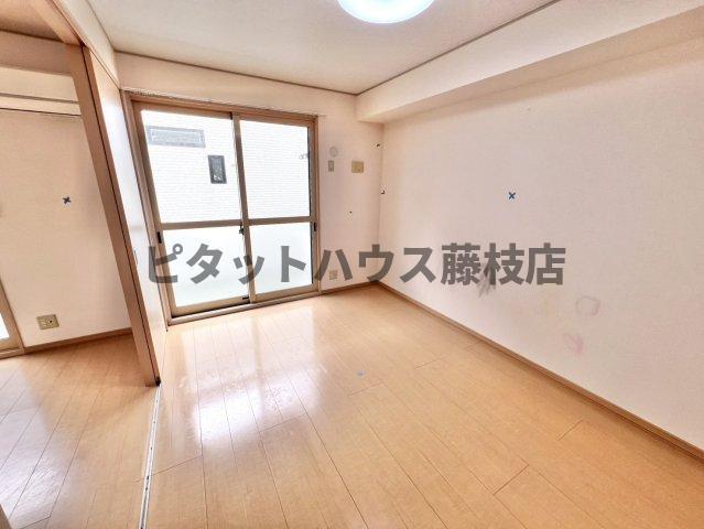 拡大写真:藤枝市高岡2丁目 1階101の洋室