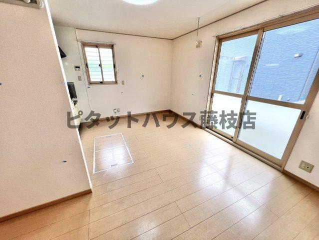 拡大写真:藤枝市高岡2丁目 1階101の居間