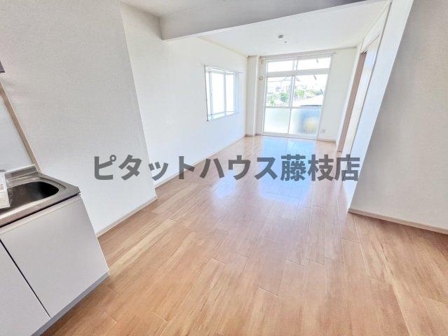 拡大写真:牧之原市細江 1階101の居間