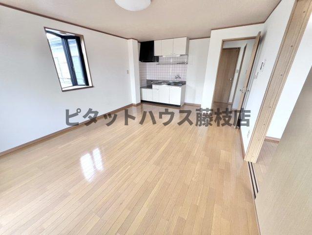 拡大写真:焼津市南小川1丁目 2階202の居間