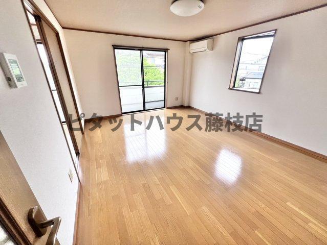 拡大写真:焼津市南小川1丁目 2階202の居間