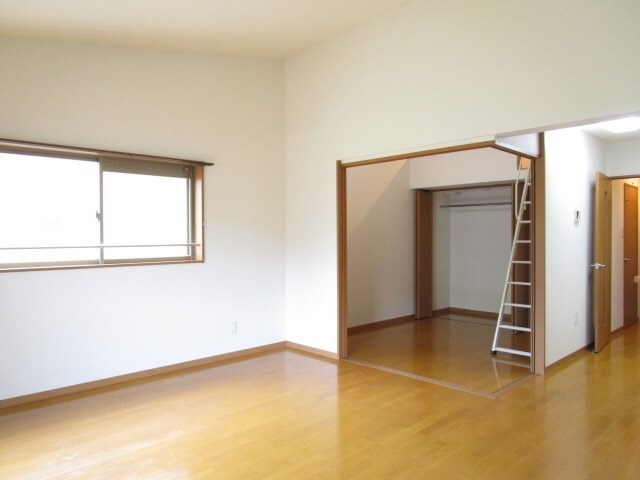 拡大写真:牧之原市勝俣 2階202の居間