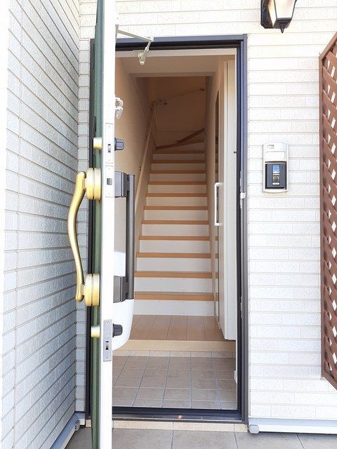 拡大写真:焼津市焼津2丁目 2階201の玄関