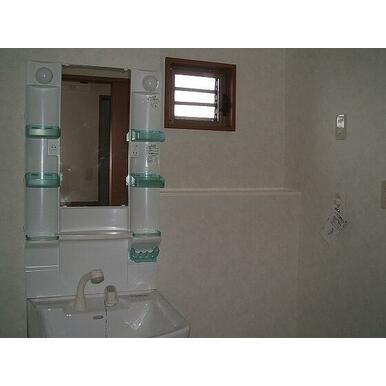 拡大写真:Habitare更紗 2階205の洗面所
