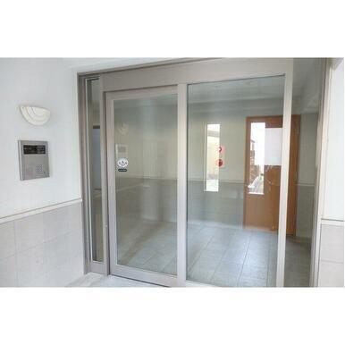 拡大写真:Habitare更紗 2階205のエントランス