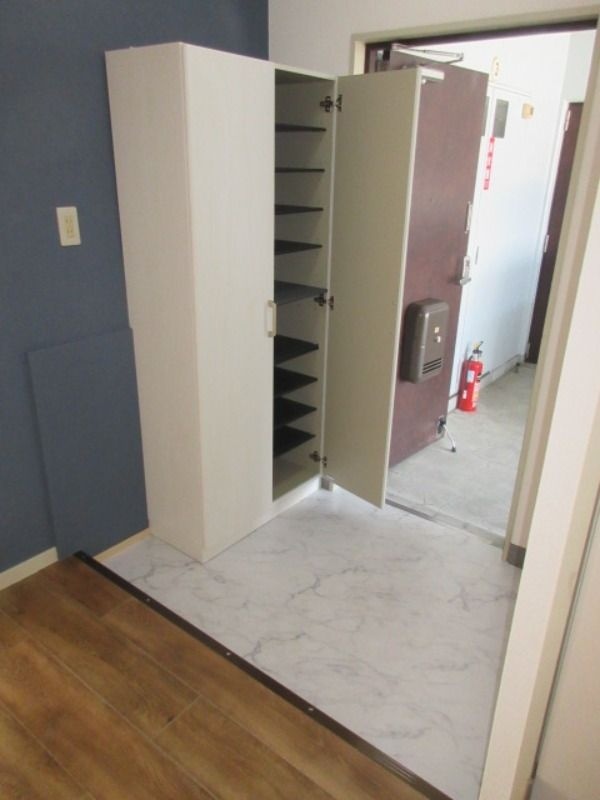 拡大写真:藤枝市小石川町3丁目 3階302の玄関