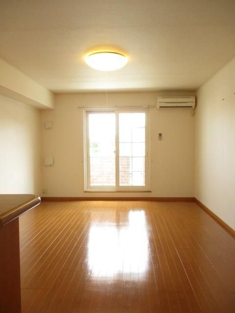 拡大写真:焼津市西小川1丁目 2階202の居間
