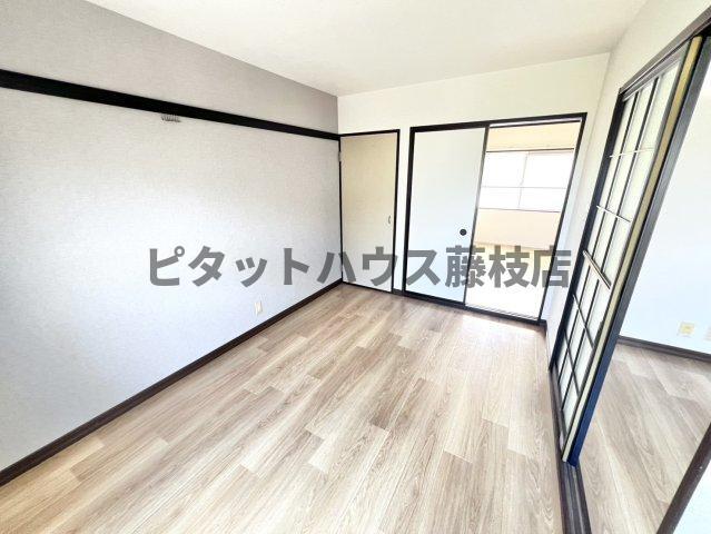 拡大写真:焼津市八楠1丁目 2階202の玄関