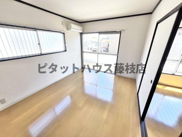 拡大写真:焼津市道原 1階102の洋室