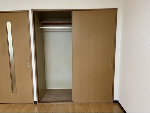 拡大写真：牧之原市東萩間 2階206の収納