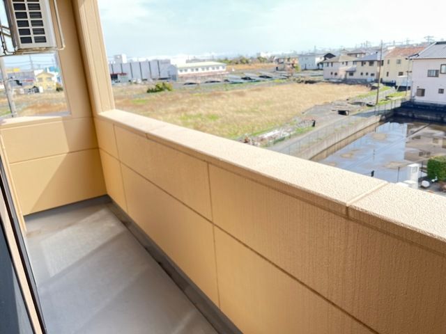 拡大写真:榛原郡吉田町片岡 3階301のバルコニー