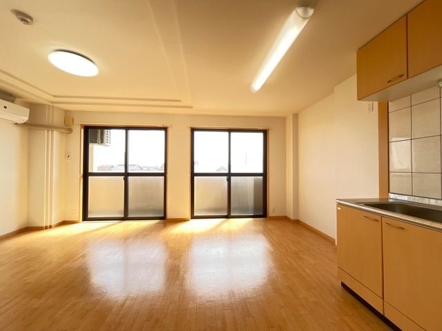 拡大写真:榛原郡吉田町片岡 3階301の居間