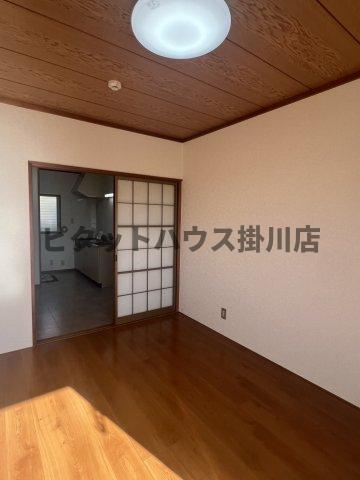 拡大写真:掛川市緑ケ丘2丁目 1階103の居間