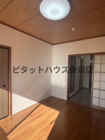 拡大写真:掛川市緑ケ丘2丁目 1階103の居間