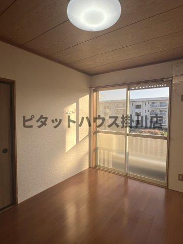拡大写真：掛川市緑ケ丘２丁目 2階202の居間