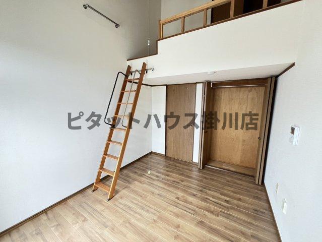 拡大写真:袋井市方丈6丁目 2階205の居間