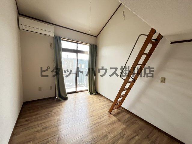 拡大写真:袋井市方丈6丁目 2階205の居間