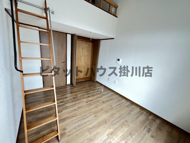 拡大写真:袋井市方丈6丁目 2階205の居間