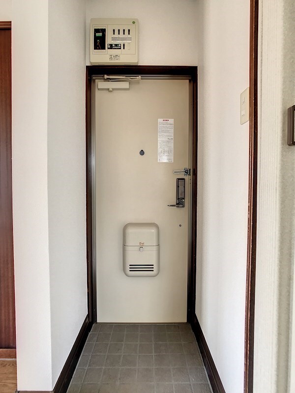 拡大写真:袋井市諸井 1階101の玄関