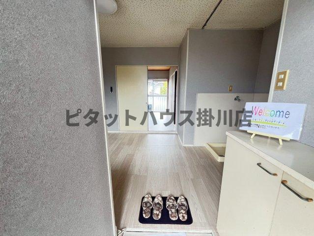 拡大写真:袋井市方丈4丁目 2階A2の玄関