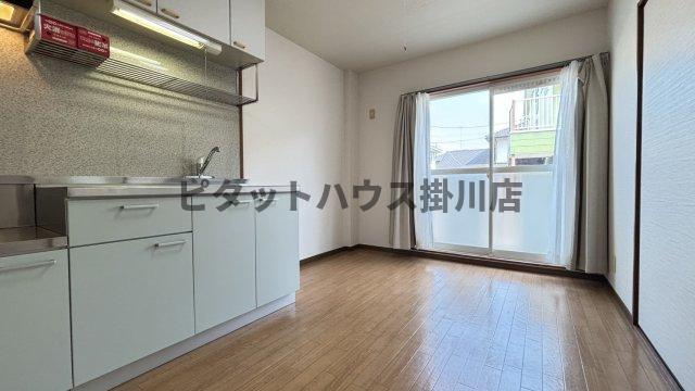 拡大写真:掛川市富部 1階106の居間