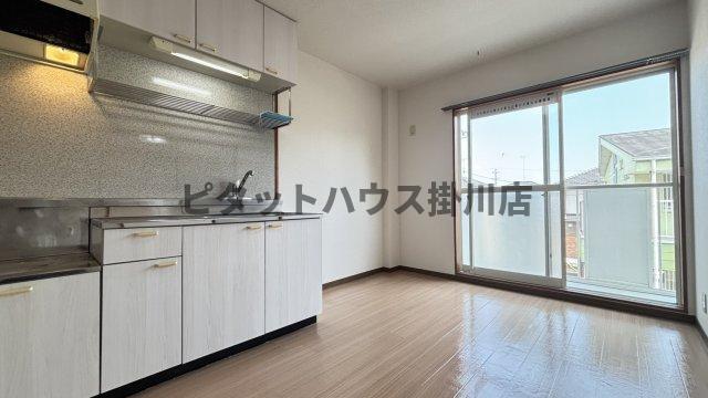 拡大写真:掛川市富部 2階206の居間