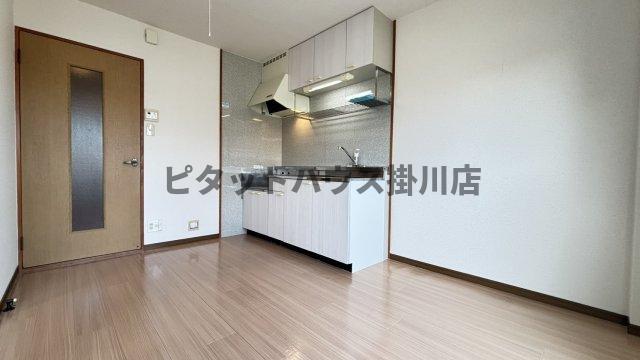 拡大写真:掛川市富部 2階206の居間