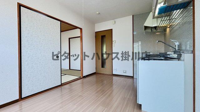 拡大写真:掛川市富部 2階206の居間
