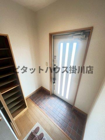 拡大写真:袋井市愛野南2丁目 2階202の玄関