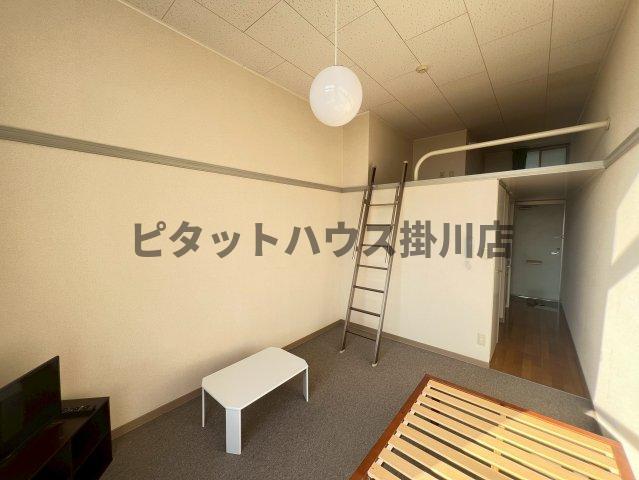 拡大写真:袋井市浅名 2階202の居間