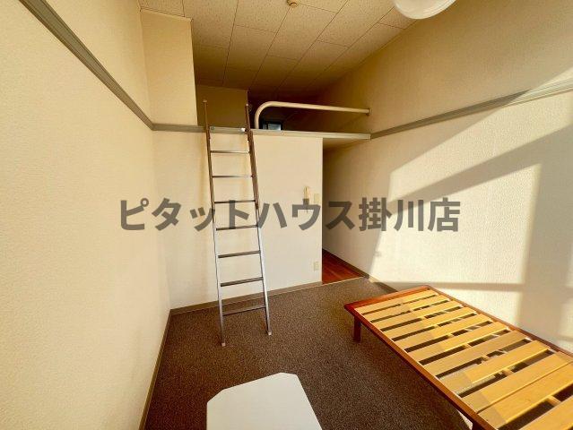 拡大写真:袋井市浅名 2階201の居間