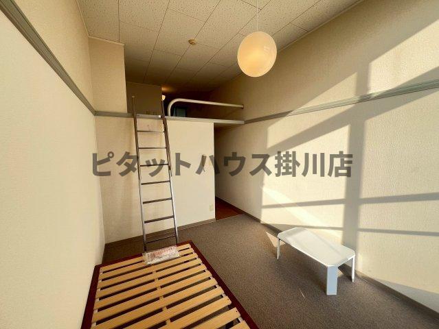 拡大写真:袋井市浅名 2階205の居間