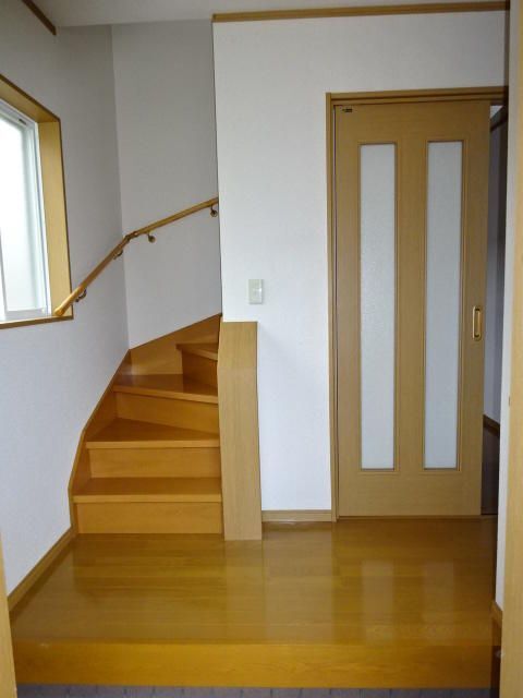 拡大写真:袋井市愛野東1丁目 1階2の玄関