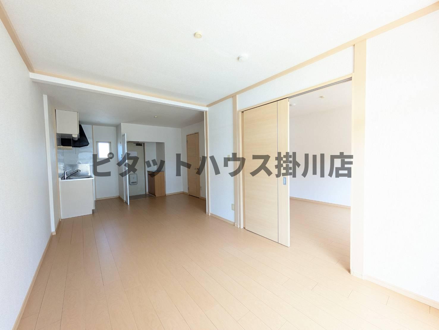 拡大写真:菊川市下平川 2階202の居間