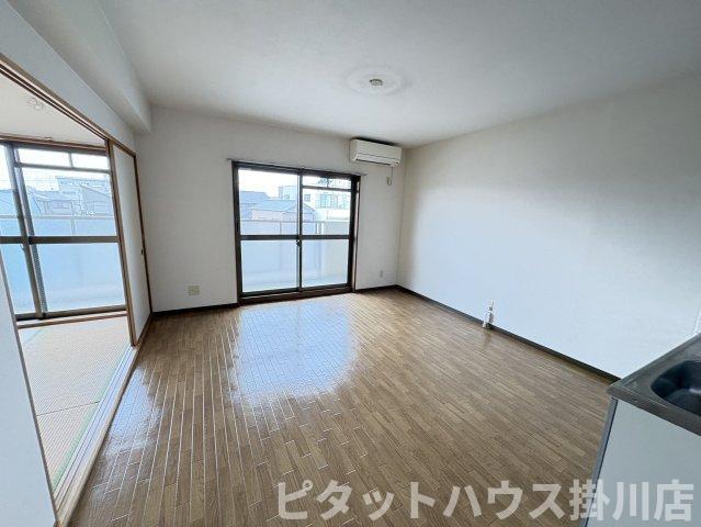 拡大写真:袋井市川井 3階305の居間