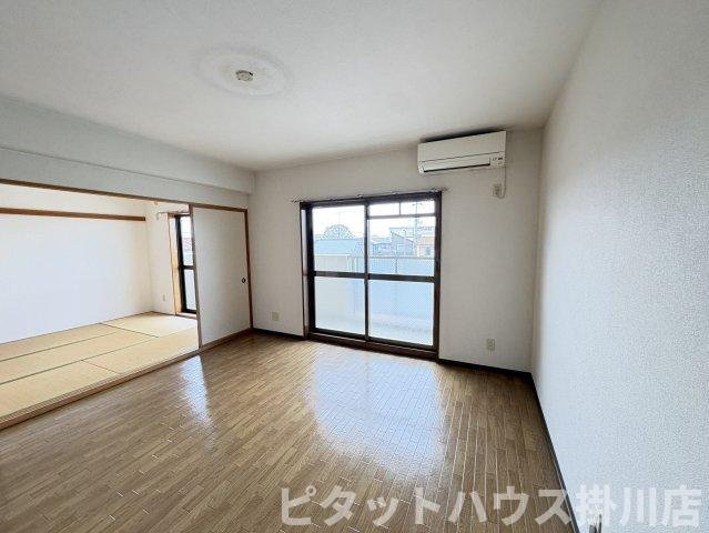 拡大写真:袋井市川井 3階305の居間