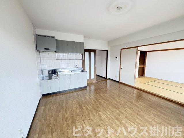 拡大写真:袋井市川井 3階305の居間