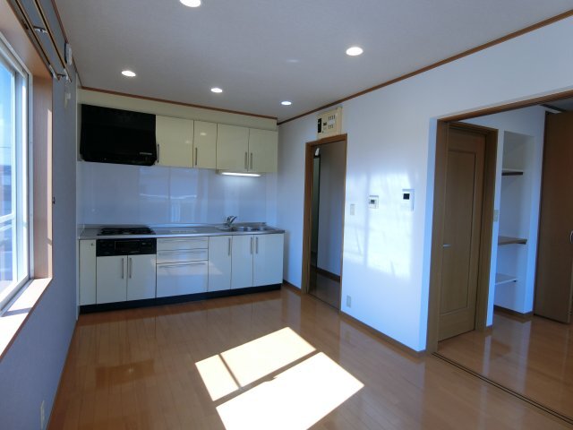 拡大写真:袋井市愛野東1丁目 2階202の居間