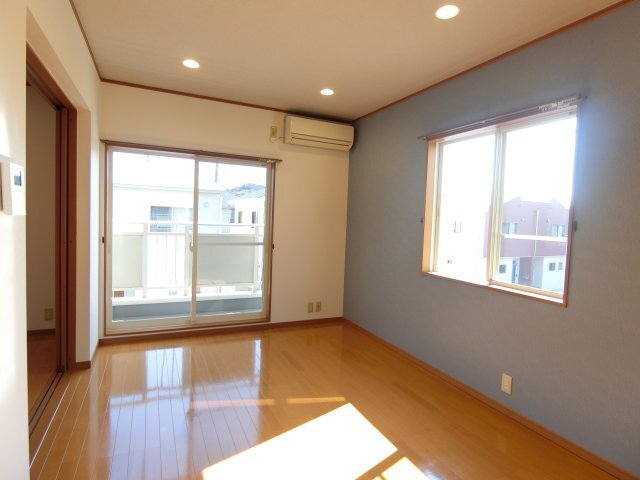拡大写真:袋井市愛野東1丁目 2階202の居間