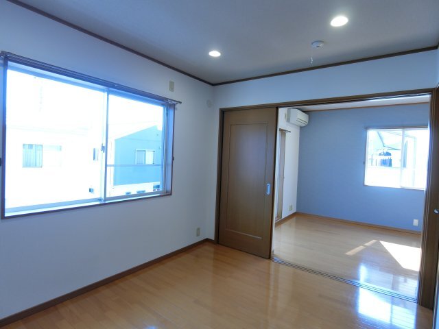 拡大写真:袋井市愛野東1丁目 2階202の居間